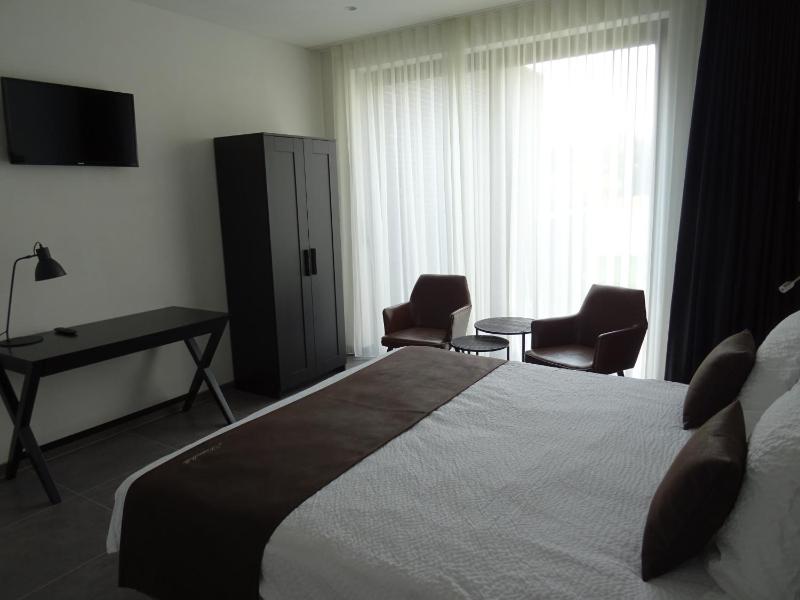 Superior Double Room image 3