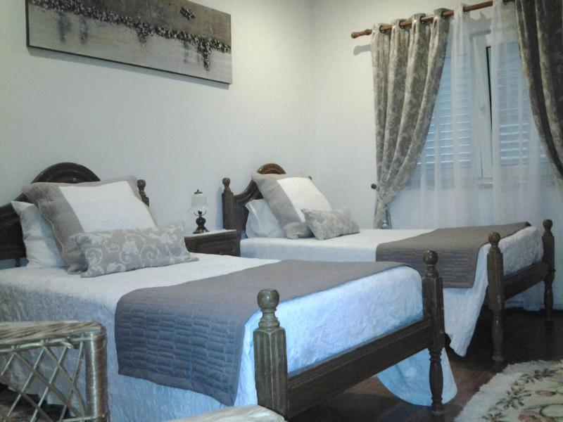 Twin Room image 4