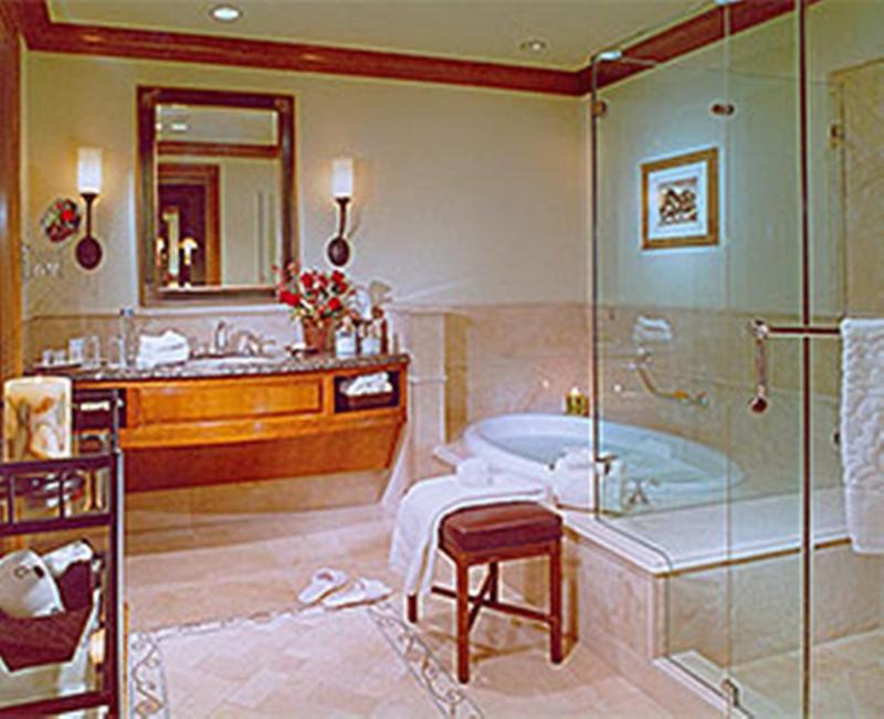 Deluxe King Room image 2