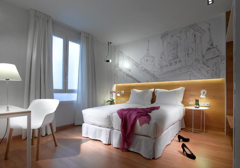 Double or Twin Room image 4