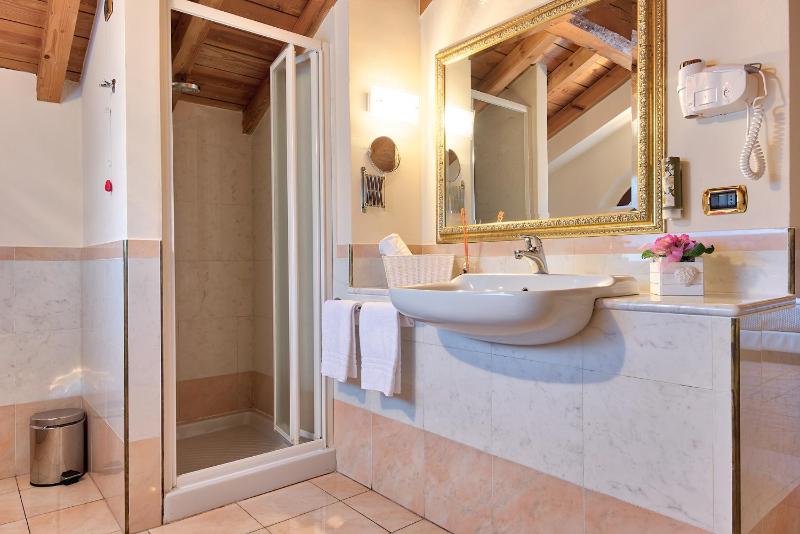 Superior Double Room image 1