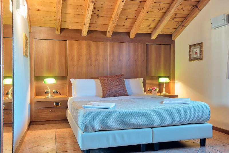 Superior Double Room image 4