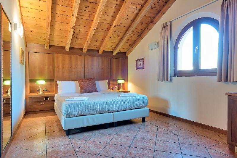 Superior Double Room image 3