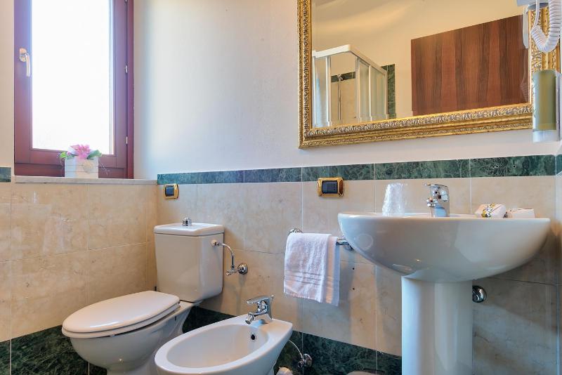 Single Room with Balcony image 4