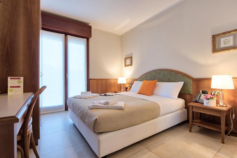 Double Room with Balcony image 1