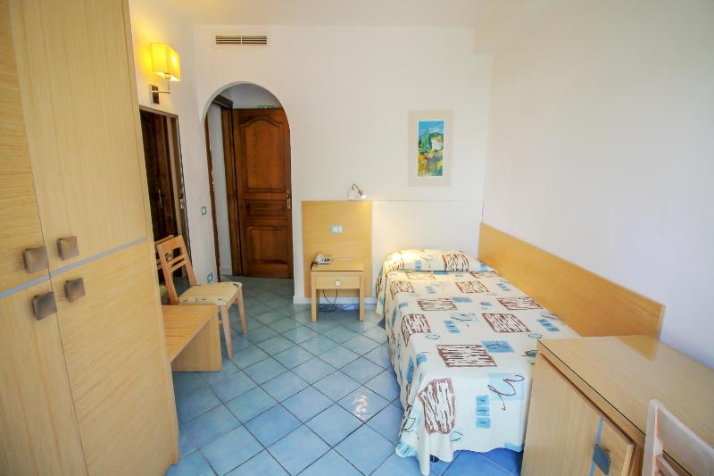 Single Room image 4