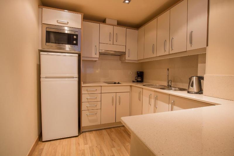 Apartment (3 Adults) image 3