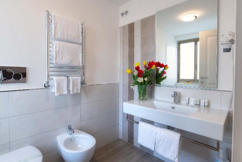 Quadruple Room image 1