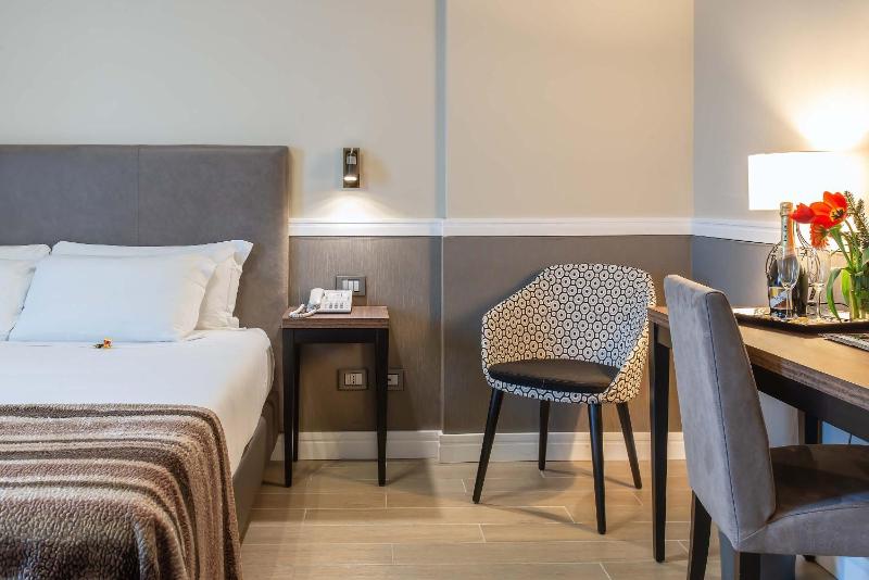 Double or Twin Room image 4