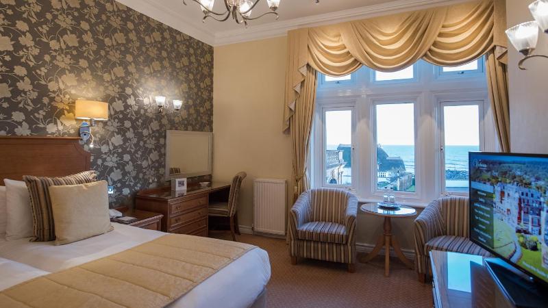 Double or Twin Room with Sea View image 4