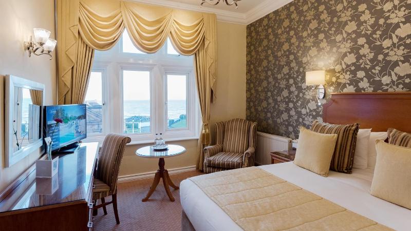 Double or Twin Room with Sea View image 3