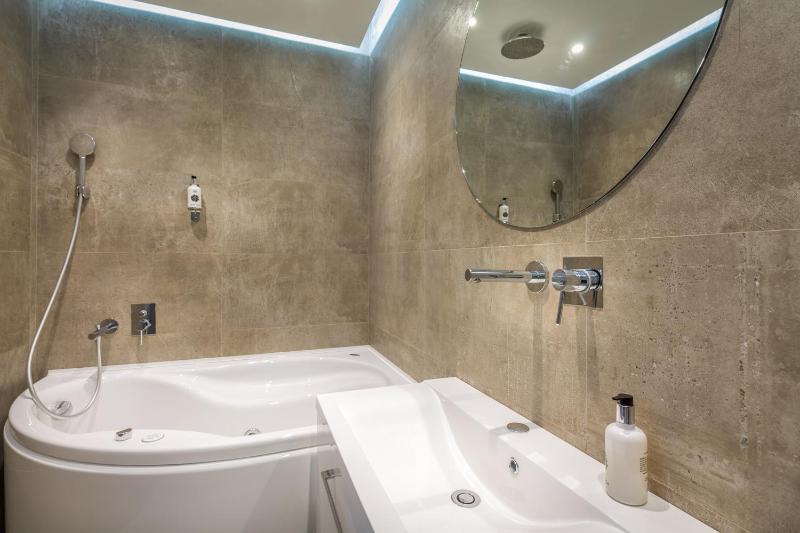 Junior Suite with jacuzzi image 4