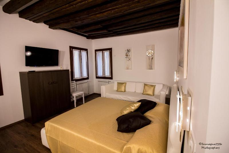 Golden Suite - image 3