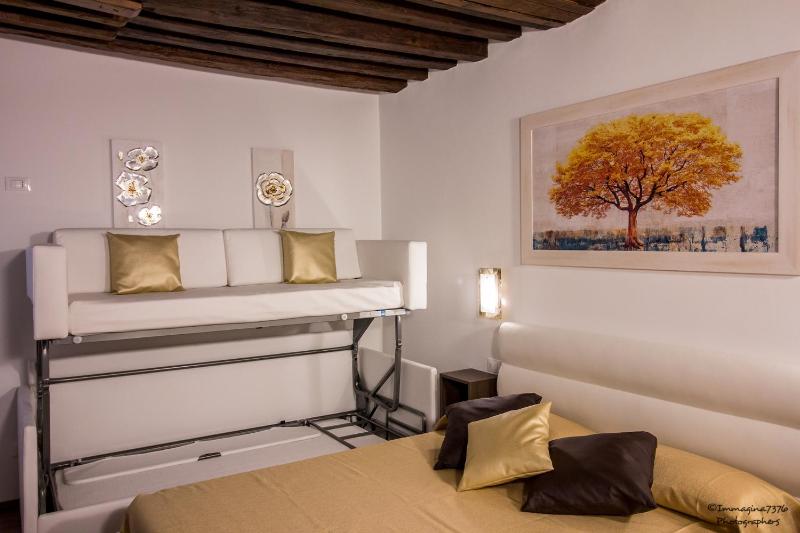Golden Suite - image 4