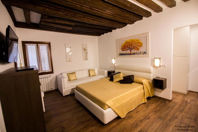 Golden Suite - image 1