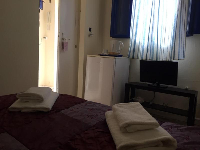 Budget Double Room image 2