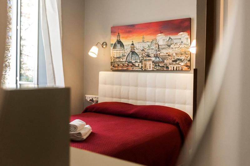 Economy Double Room image 3