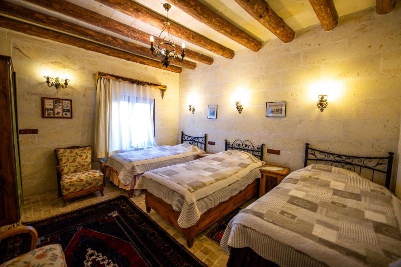 Standard Triple Room image 2