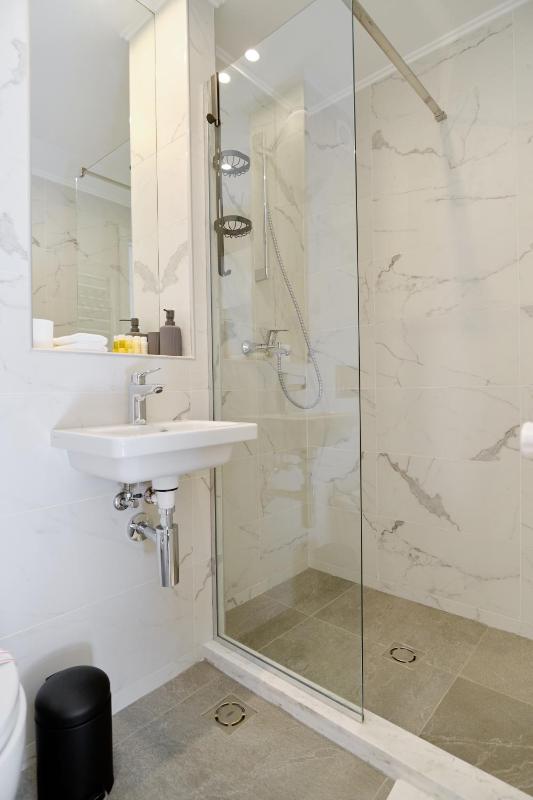 Standard Double Room image 3