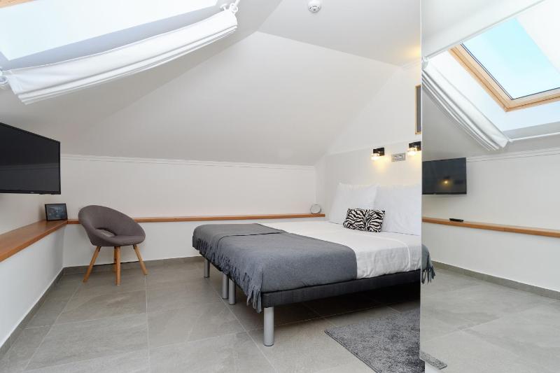 Standard Double Room image 2