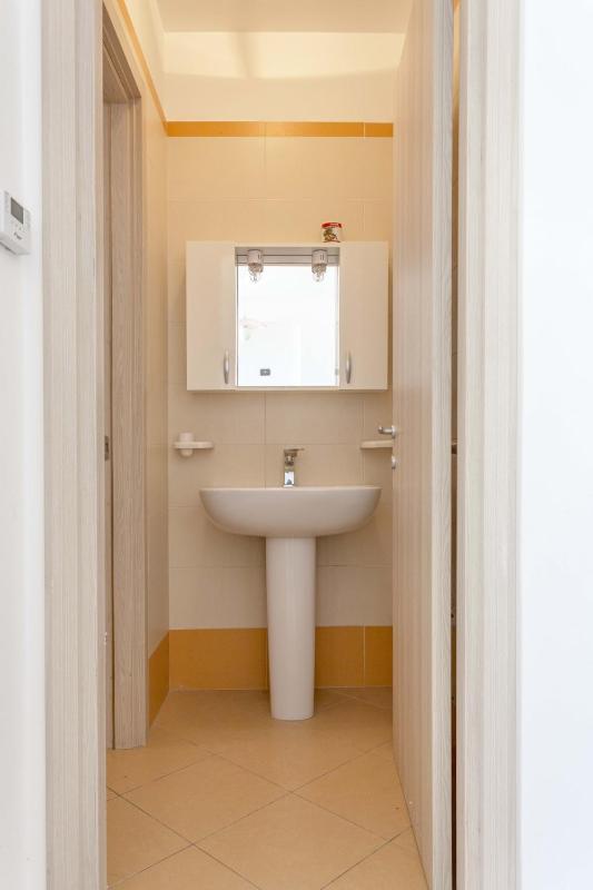 One-Bedroom Apartment image 4