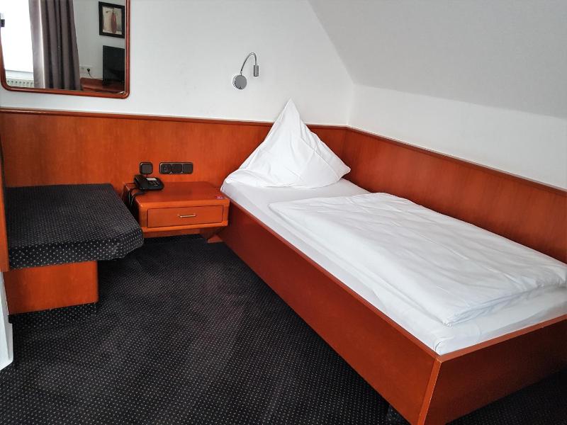 Single Room - Non-Smoking image 1