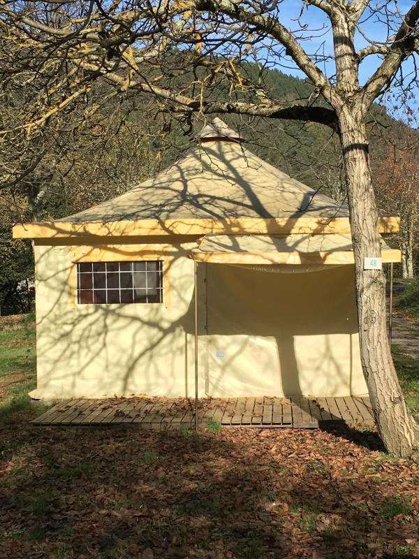 Tent (4 Adults) with spa and fitness access included image 3