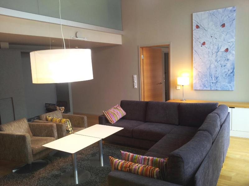 Deluxe Four-Bedroom Apartment image 1