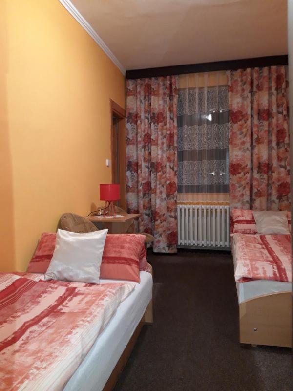 Twin Room with Balcony image 2