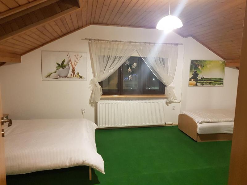 Economy Triple Room image 2
