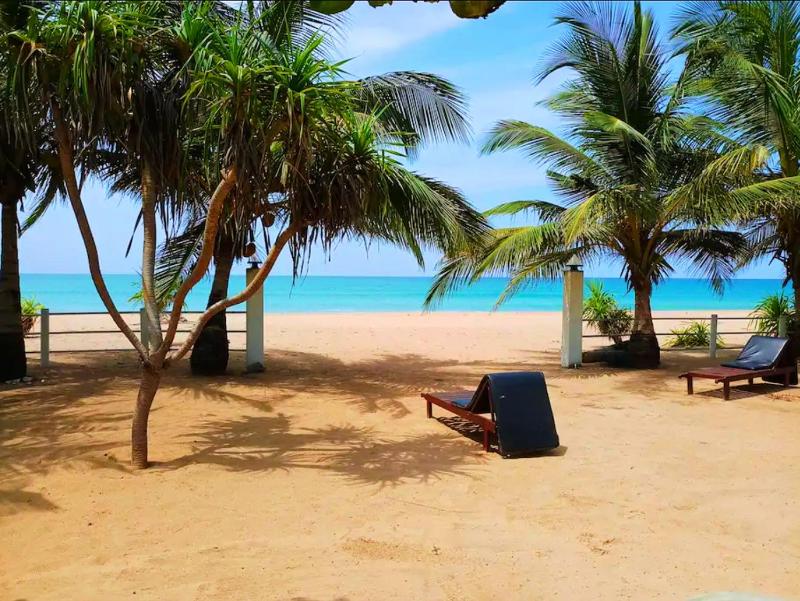 Villa Nilaveli Beachfront - image 25