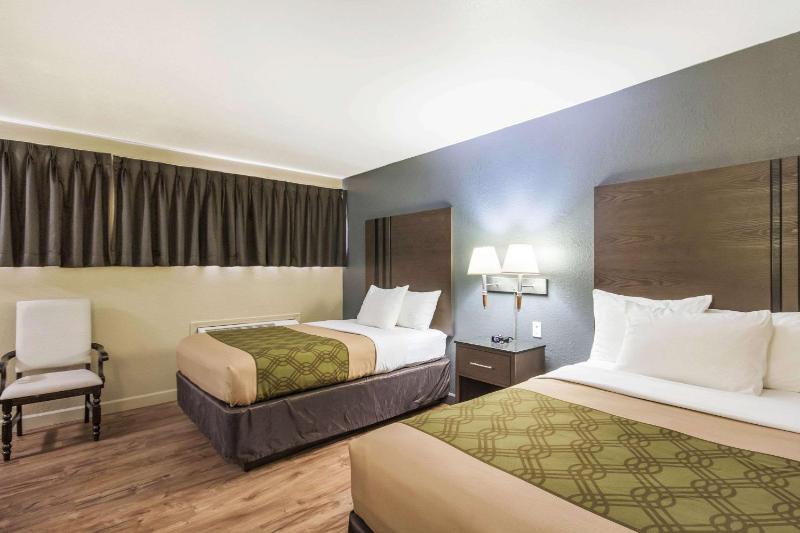 Double Room with Two Double Beds - Non-Smoking image 4