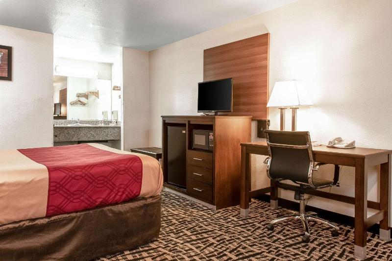 Queen Room - Non-Smoking image 2