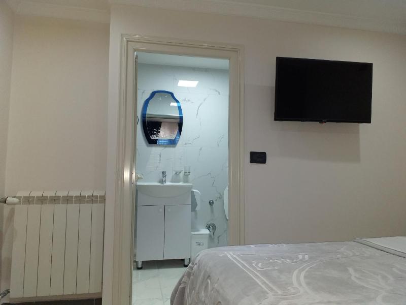 Double Room image 4