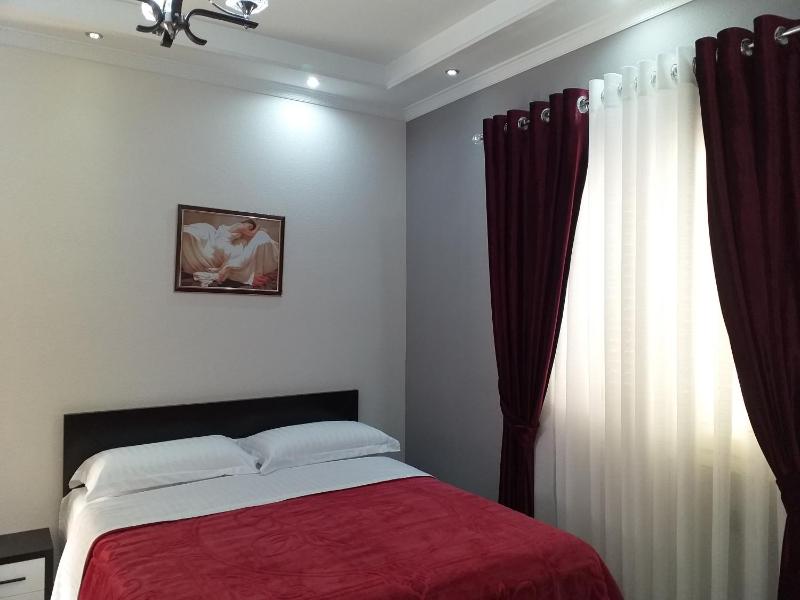 Double Room image 3