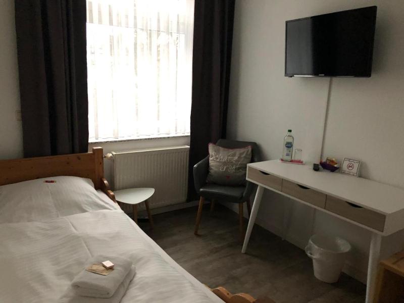 Single Room image 4