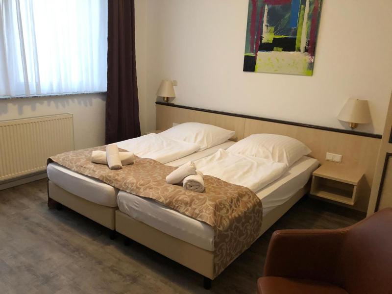 Double Room image 4