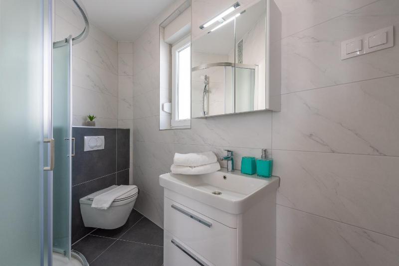 Dario 1. modern & luxury ap. with a pool - image 9