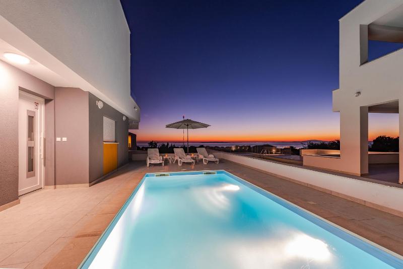 Dario 1. modern & luxury ap. with a pool - image 5