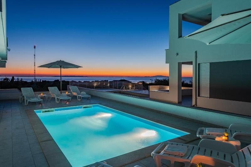 Dario 1. modern & luxury ap. with a pool - image 1