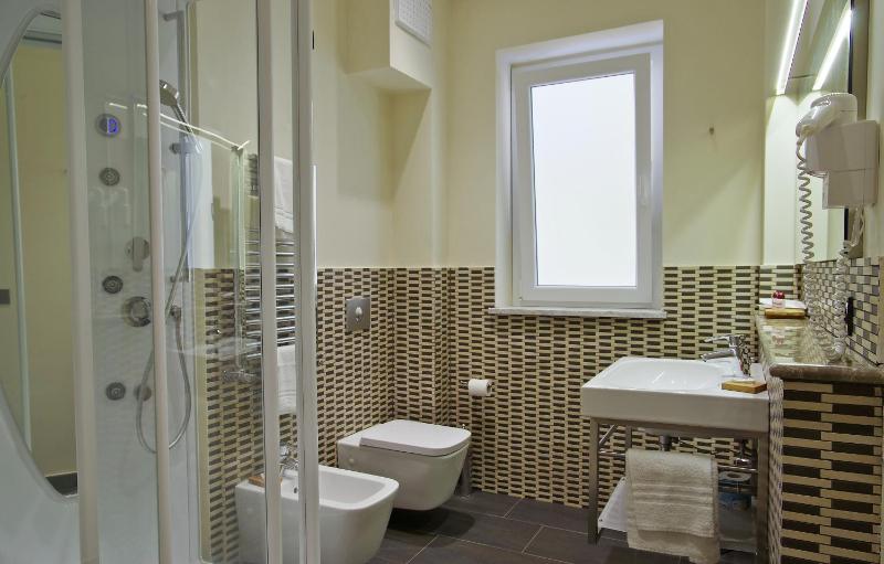 Double or Twin Room image 4