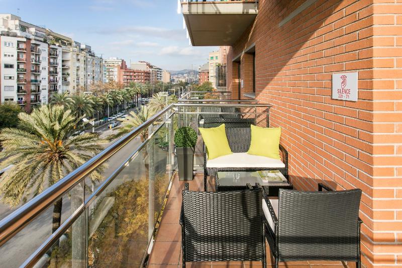 Two-Bedroom Apartment - Top Floor with Sagrada Familia views image 4