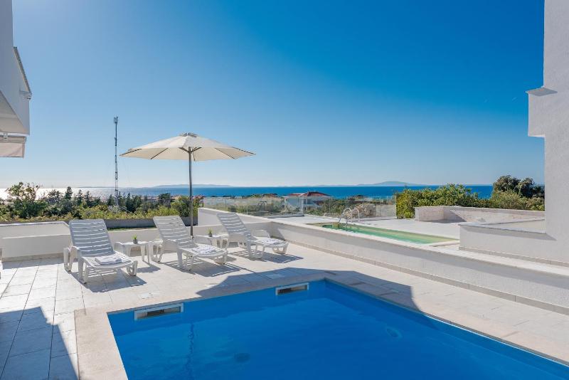 Dario 1. modern & luxury ap. with a pool - image 12
