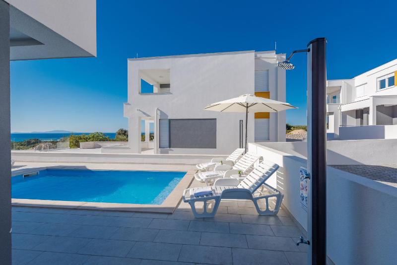 Dario 1. modern & luxury ap. with a pool - image 11