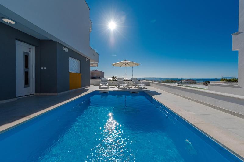 Dario 1. modern & luxury ap. with a pool - image 16