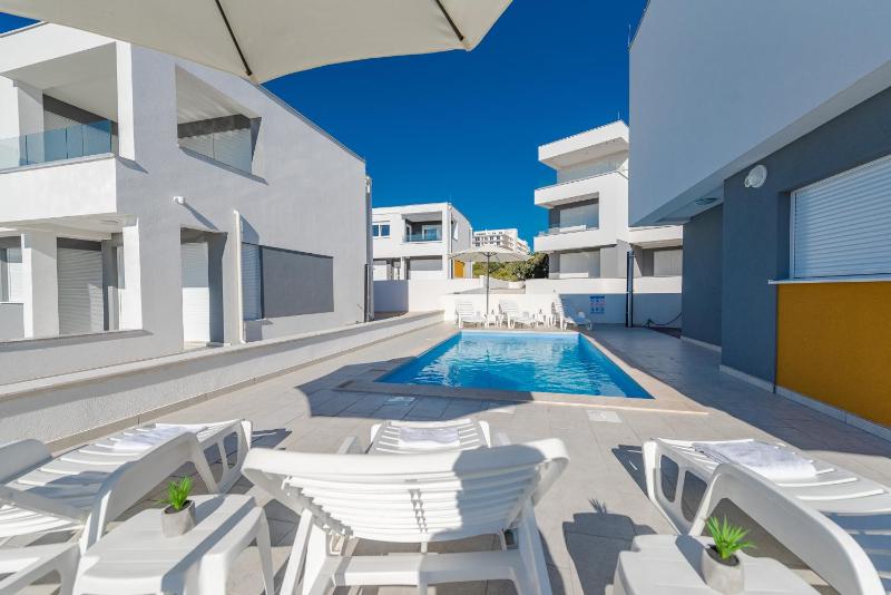 Dario 1. modern & luxury ap. with a pool - image 2