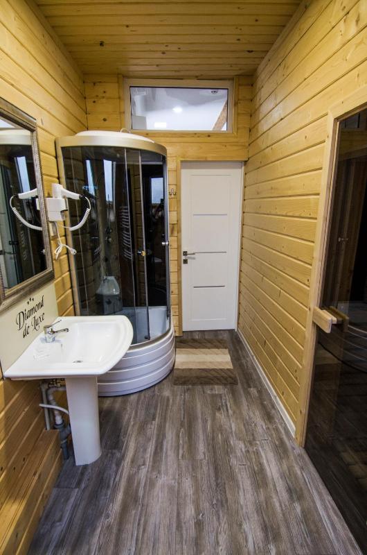 Standard Suite image 3