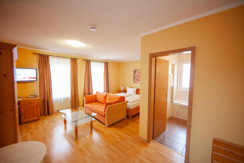 Double Room image 3