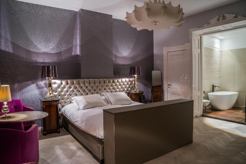 Honeymoon Room image 2