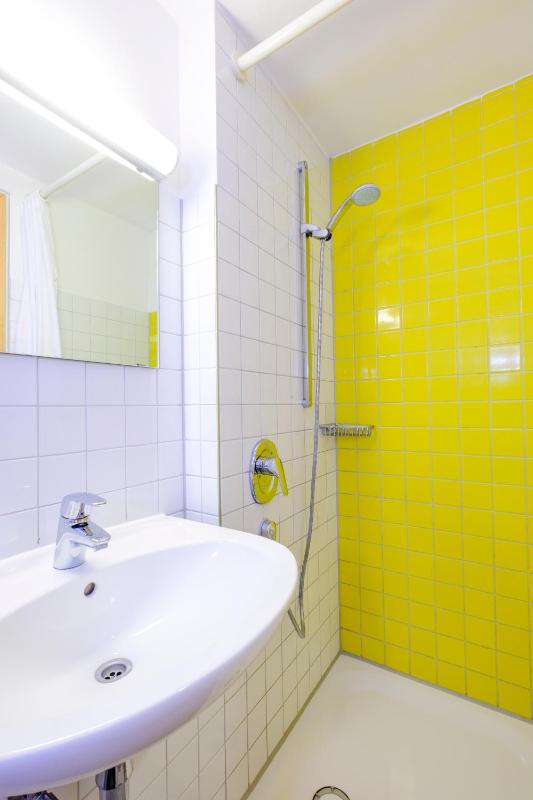 Quadruple Room with Bathroom image 2